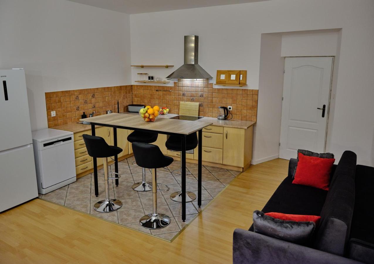 Urania Apartamenty Ковари Екстериор снимка